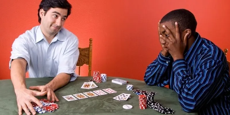 Mỗi biến thể Poker sẽ có số lượng người tham gia riêng